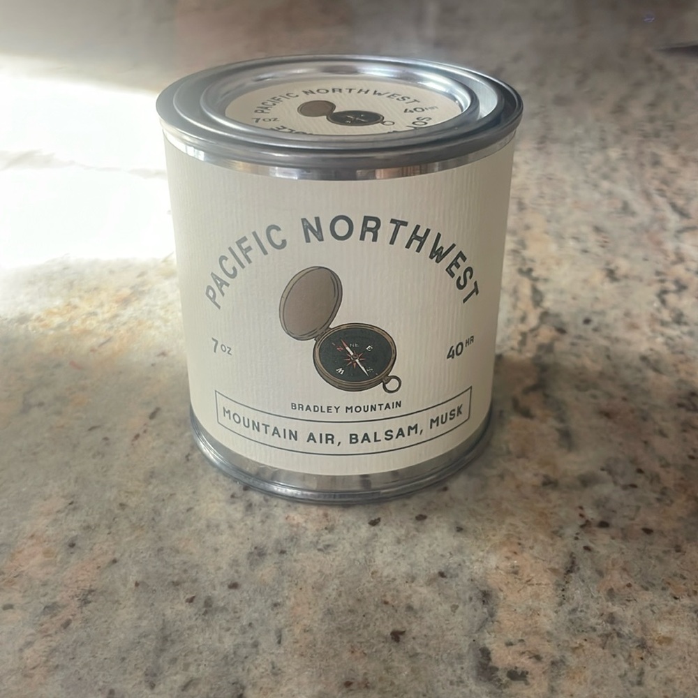 Bradley Mountain mountain air, balsam, musk soy wax candle. Unopened